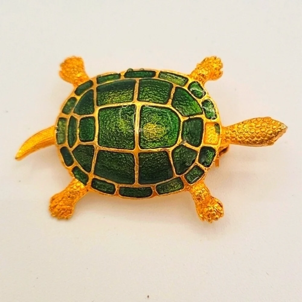 Vintage Turtle Enamel Gold Tone Brooch 🐢